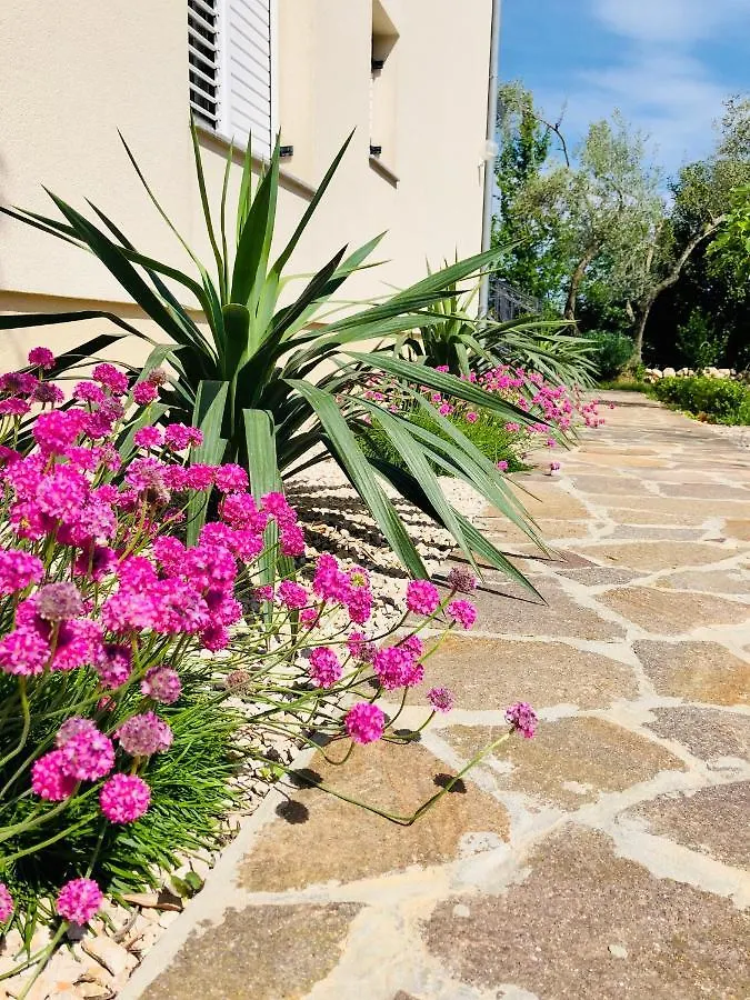 Apartments Milas Malinska Hırvatistan